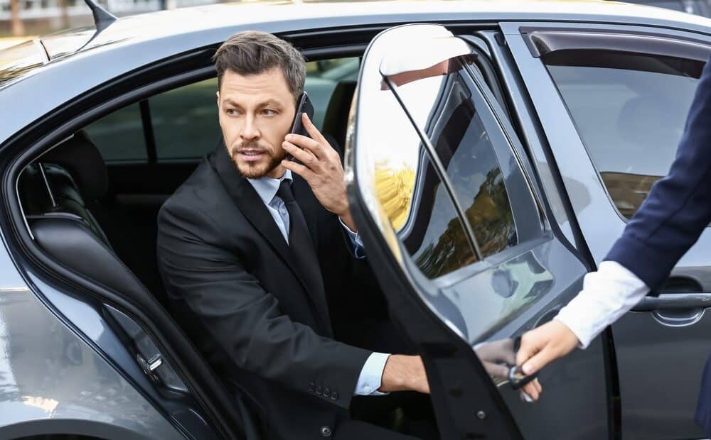 5 Reasons to Hire a Chauffeur for Business Travel