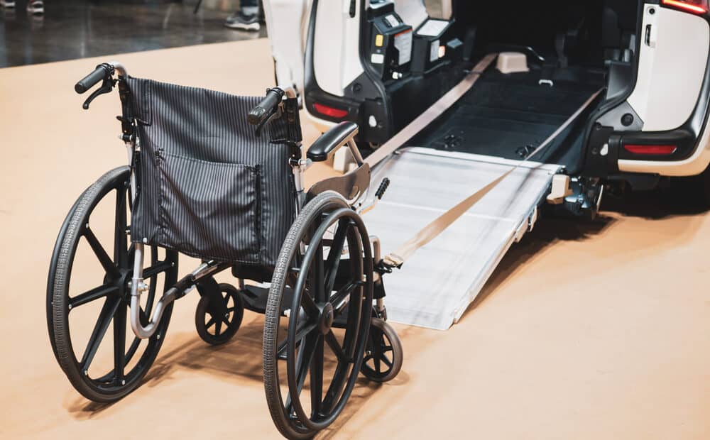 The Importance of Communication in Patient Transfers: 5 Tips for Drivers